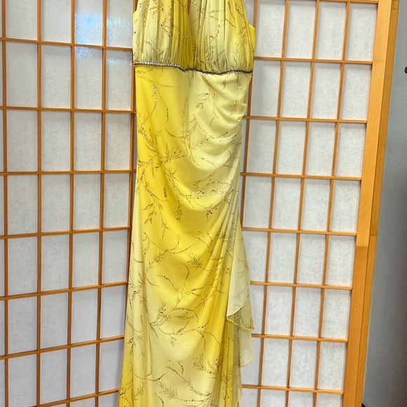 Formal wear - Picture 2 of 4